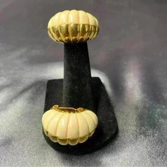 Kenneth Jay Lane KJL Vintage 80s Era Custom Costume Jewelry Earrings Clip-on

DD - Picture 3 of 3